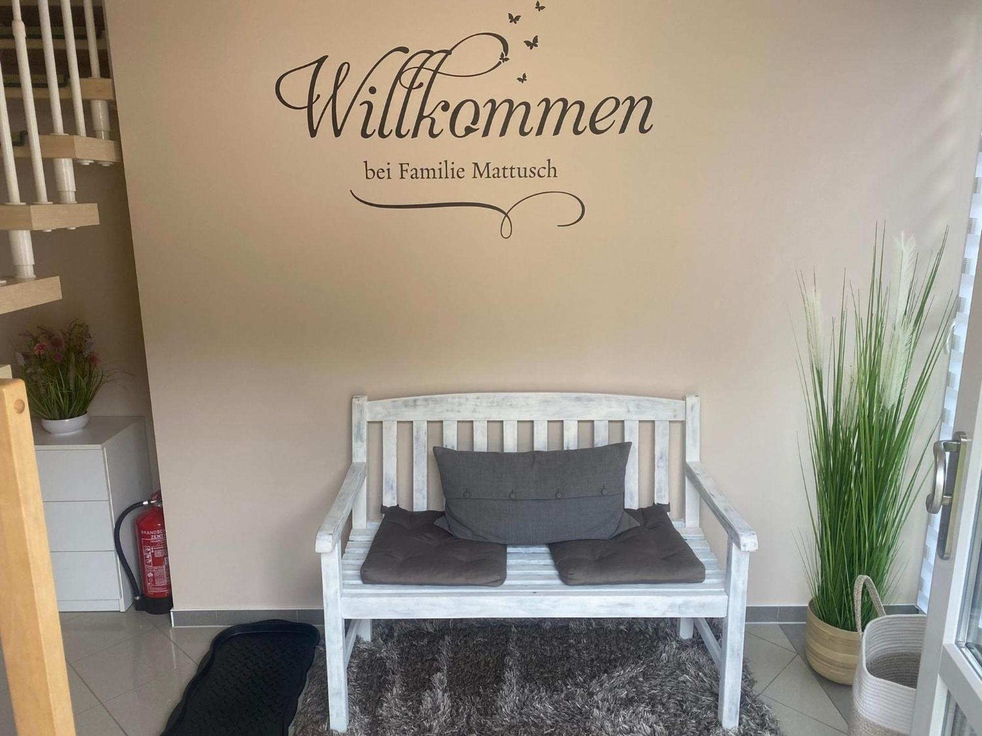 Ferienwohnung Am Waldesrand - Garten, Terrasse, Grill, Luftkuehler, Massagesessel, Kinderspielecke, Spielekonsole Cottbus Kültér fotó