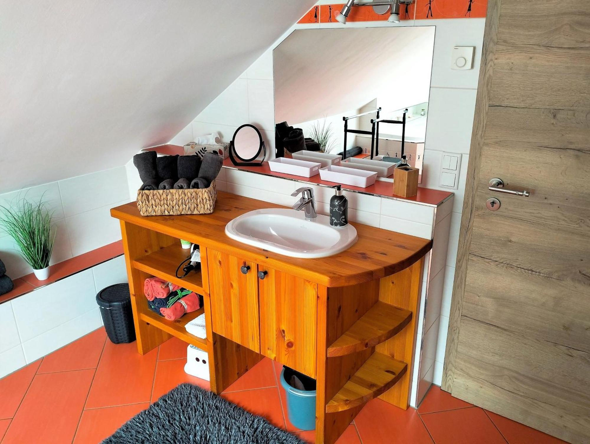 Ferienwohnung Am Waldesrand - Garten, Terrasse, Grill, Luftkuehler, Massagesessel, Kinderspielecke, Spielekonsole Cottbus Kültér fotó
