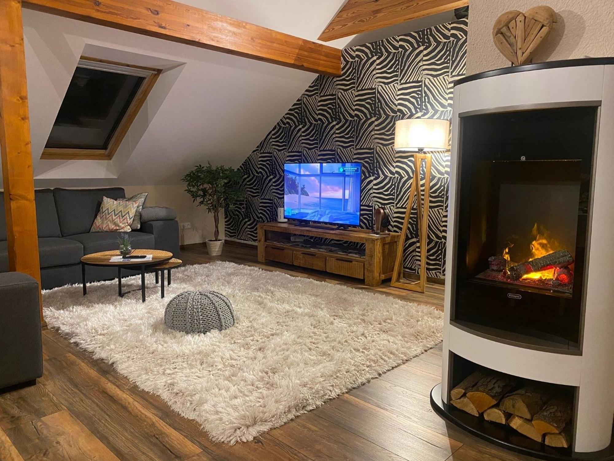 Ferienwohnung Am Waldesrand - Garten, Terrasse, Grill, Luftkuehler, Massagesessel, Kinderspielecke, Spielekonsole Cottbus Kültér fotó