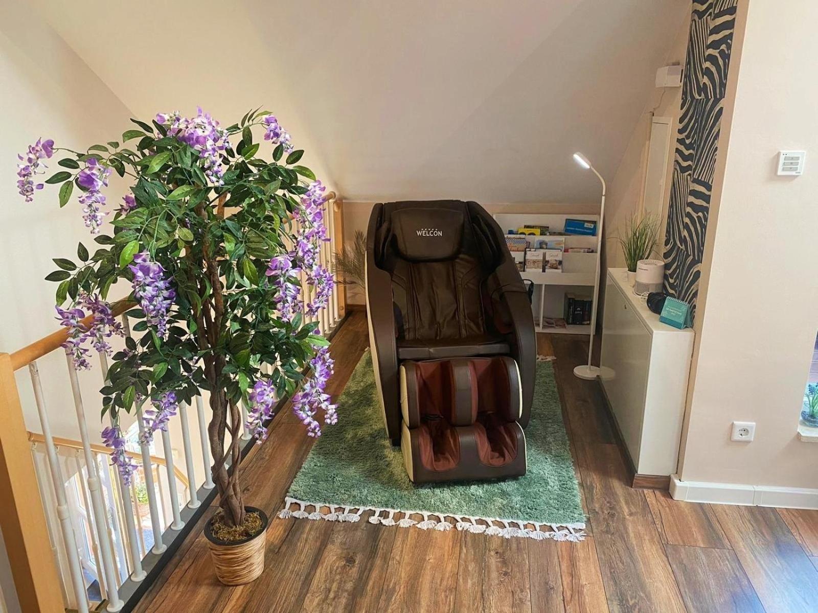 Ferienwohnung Am Waldesrand - Garten, Terrasse, Grill, Luftkuehler, Massagesessel, Kinderspielecke, Spielekonsole Cottbus Kültér fotó